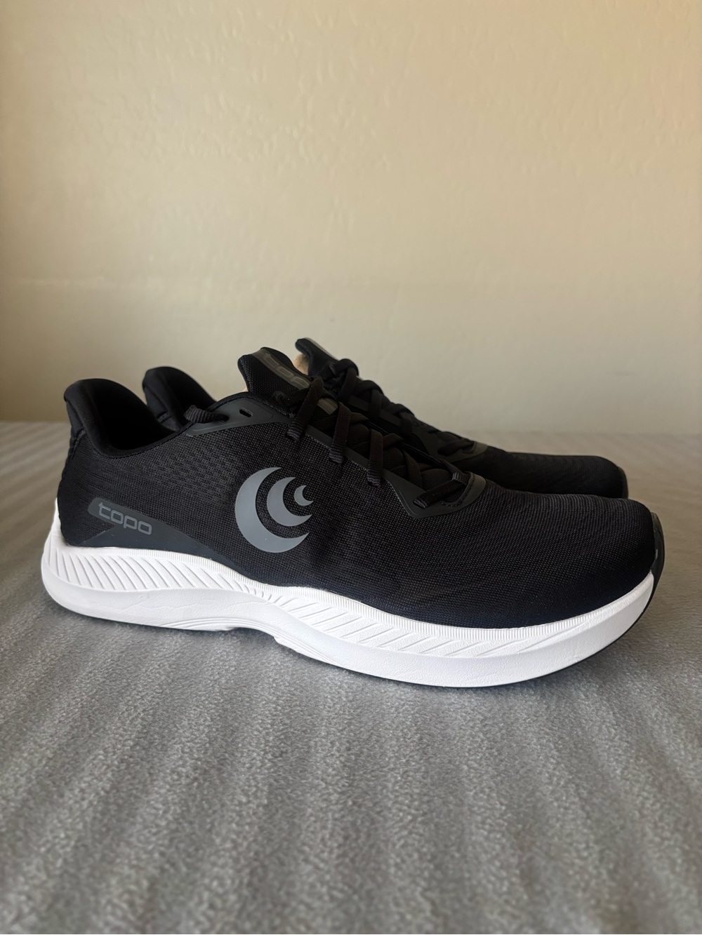 Topo Athletic Fli-Lyte 5 Shoes Mens Sz 11.5 Black White Road Running Sneakers
